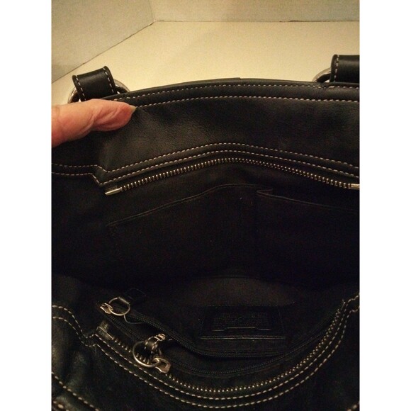 Authentic Coach black leather 8" x 13" shoulder bag - Picture 10 of 12